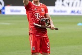 莱万多夫斯基迎来十五赛季高光表现，G2球迷沸腾！