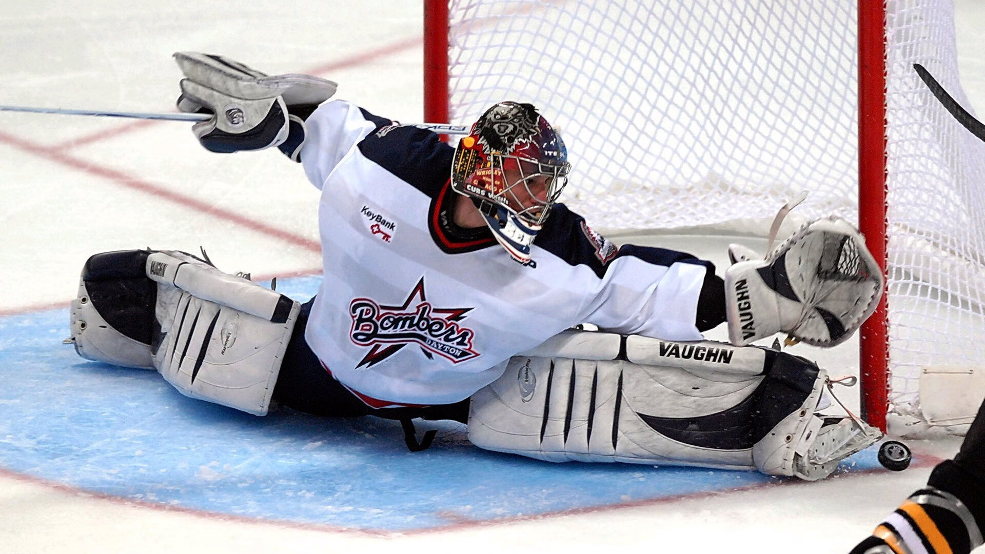 凯恩归来燃爆拜仁!首战亮眼引爆全场,观众沸腾迎新篇章