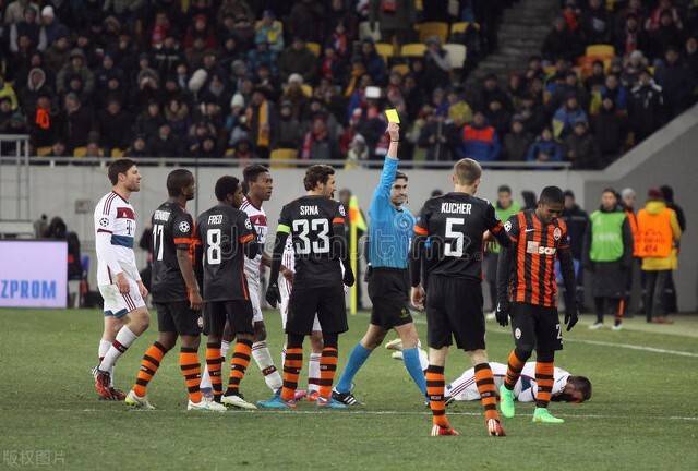 莱万多夫斯基赛事官方发布赛事规则更新新规,中国队争议不断! 莱万多夫斯基赛事官方发布赛事规则更新新规,中国队争议不断!