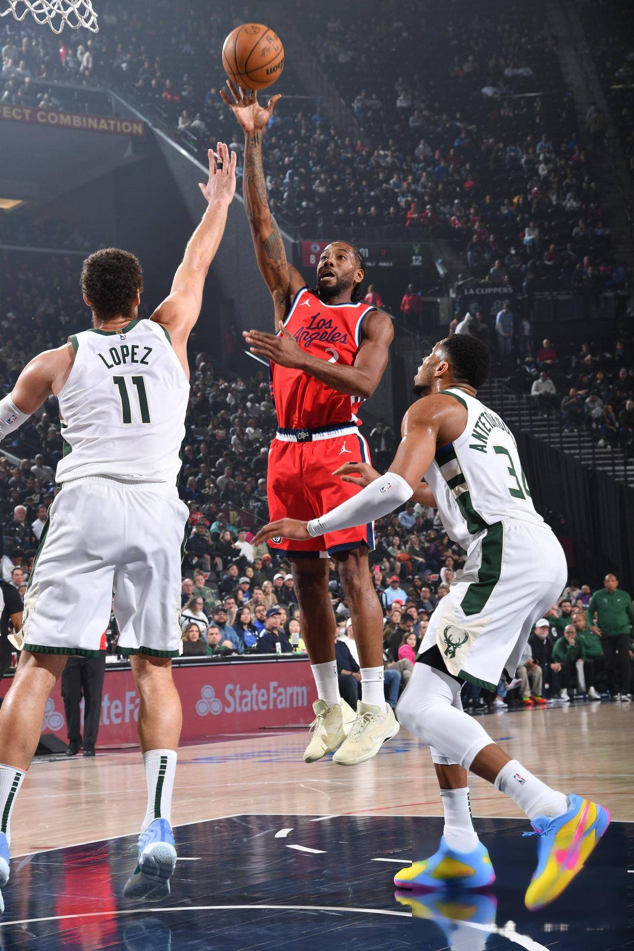 蒂姆关键节点出色防守，雄鹿带队取胜！的简单介绍