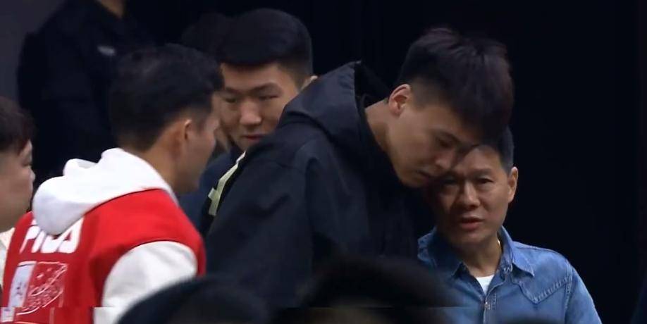 包含Faker爆冷击败中国队，战术调整引爆全场！的词条